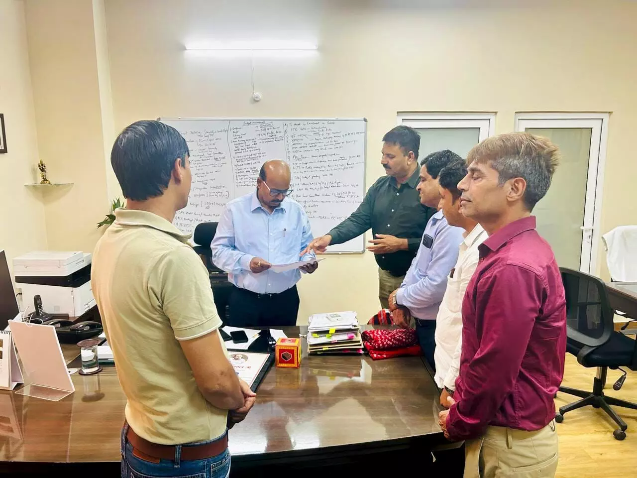 शिक्षकों की विभिन्न मांगों को लेकर शिक्षक संघ (सियाराम) के पदाधिकारियों ने की शिक्षा सचिव से भेंट शिक्षकों की विभिन्न मांगों को लेकर शिक्षक संघ (सियाराम) के पदाधिकारियों ने की शिक्षा सचिव से भेंट