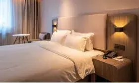 होटल रूम से फ्री में ले जा सकते हैं ये 5 चीजें