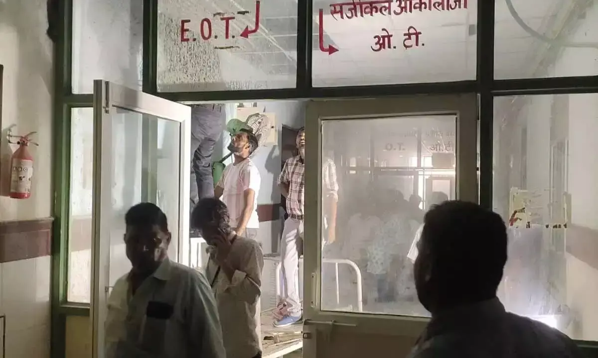 जयपुर के एसएमएस अस्पताल में इमरजेंसी ओटी में आग लगने से मची अफरा-तफरी