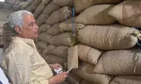 कृषि विभाग के 11 अफसर सस्पेंड, नकली खाद-बीज कंपनियों से मिलीभगत