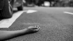 ट्रेलर की टक्कर से बाइक सवार की मौत ट्रेलर की टक्कर से बाइक सवार की मौत