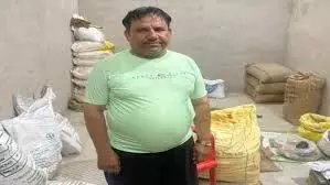 रिश्वत लेते कृषि अधिकारी गिरफ्तार रिश्वत लेते कृषि अधिकारी गिरफ्तार