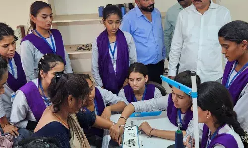 डीडीयू-जीवाई कौशल प्रशिक्षण केंद्र में भारत सरकार के संयुक्त सचिव एवं अधिकारियों का दौरा
