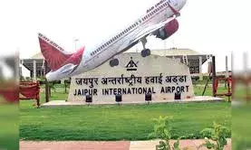 जयपुर एयरपोर्ट पर यात्री तीन बार विमान में चढ़े, फिर उड़ान रद्द कर दी गई।