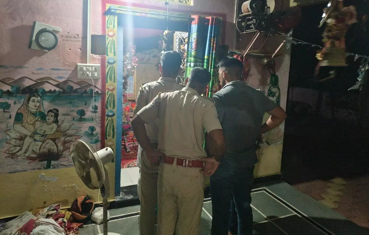 देवनारायण मंदिर से चांदी का छत्र व गाये चोरी देवनारायण मंदिर से चांदी का छत्र व गाये चोरी