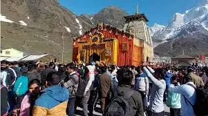 45 दिनों में 28 लाख से अधिक श्रद्धालुओं ने किए दर्शन, केदारनाथ धाम पहुंचने वालों का आंकड़ा 10 लाख पार 45 दिनों में 28 लाख से अधिक श्रद्धालुओं ने किए दर्शन, केदारनाथ धाम पहुंचने वालों का आंकड़ा 10 लाख पार