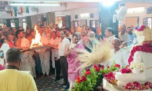 शांतिनाथ जिनालय सेक्टर 3 में हर्षोल्लास से चढ़ाई गई ध्वजा