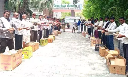 जनजातीय किसान मुर्गीपालन को बनाये रोजगार का जरिया - डॉ. यादव