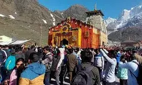 45 दिनों में 28 लाख से अधिक श्रद्धालुओं ने किए दर्शन, केदारनाथ धाम पहुंचने वालों का आंकड़ा 10 लाख पार 45 दिनों में 28 लाख से अधिक श्रद्धालुओं ने किए दर्शन, केदारनाथ धाम पहुंचने वालों का आंकड़ा 10 लाख पार