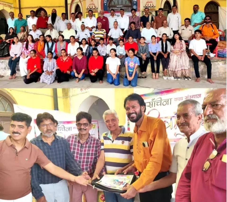 संचिता चित्रांकन कार्यशाला का हुआ समापन संभागियों को पुरस्कार देकर किया सम्मान संचिता चित्रांकन कार्यशाला का हुआ समापन संभागियों को पुरस्कार देकर किया सम्मान