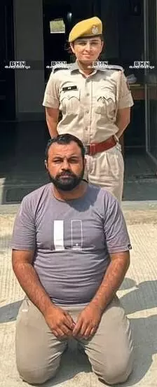 उदयपुर का तस्कर गिरफ्तार, पूर्व में गिरफ्तार साथियों की सूचना पर पुलिस ने की कार्रवाई उदयपुर का तस्कर गिरफ्तार, पूर्व में गिरफ्तार साथियों की सूचना पर पुलिस ने की कार्रवाई