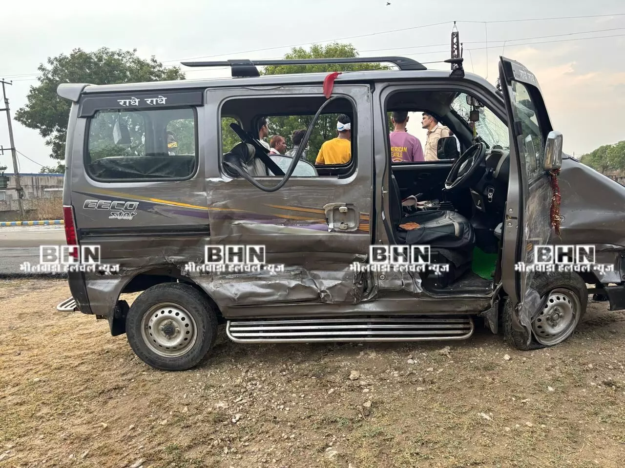 पिकअप व ईको कार में हुई टक्कर, दो घायल पिकअप व ईको कार में हुई टक्कर, दो घायल