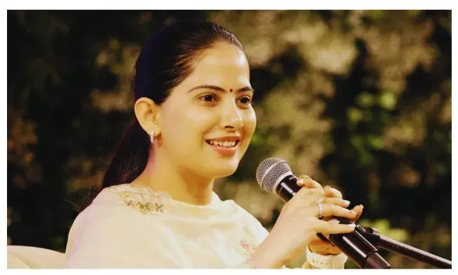 पढ़े-लिखे घरों में क्यों घट रही हैं अमानवीय घटनाएं – जया किशोरी पढ़े-लिखे घरों में क्यों घट रही हैं अमानवीय घटनाएं – जया किशोरी