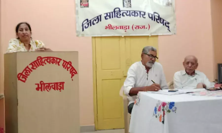 तिरंगे तू लहराता चल, दुश्मन की छाती दहलाता चल’