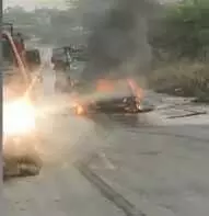 आमेट-केलवा मार्ग पर चलती कार में लगी भीषण आग, कार जलकर राख