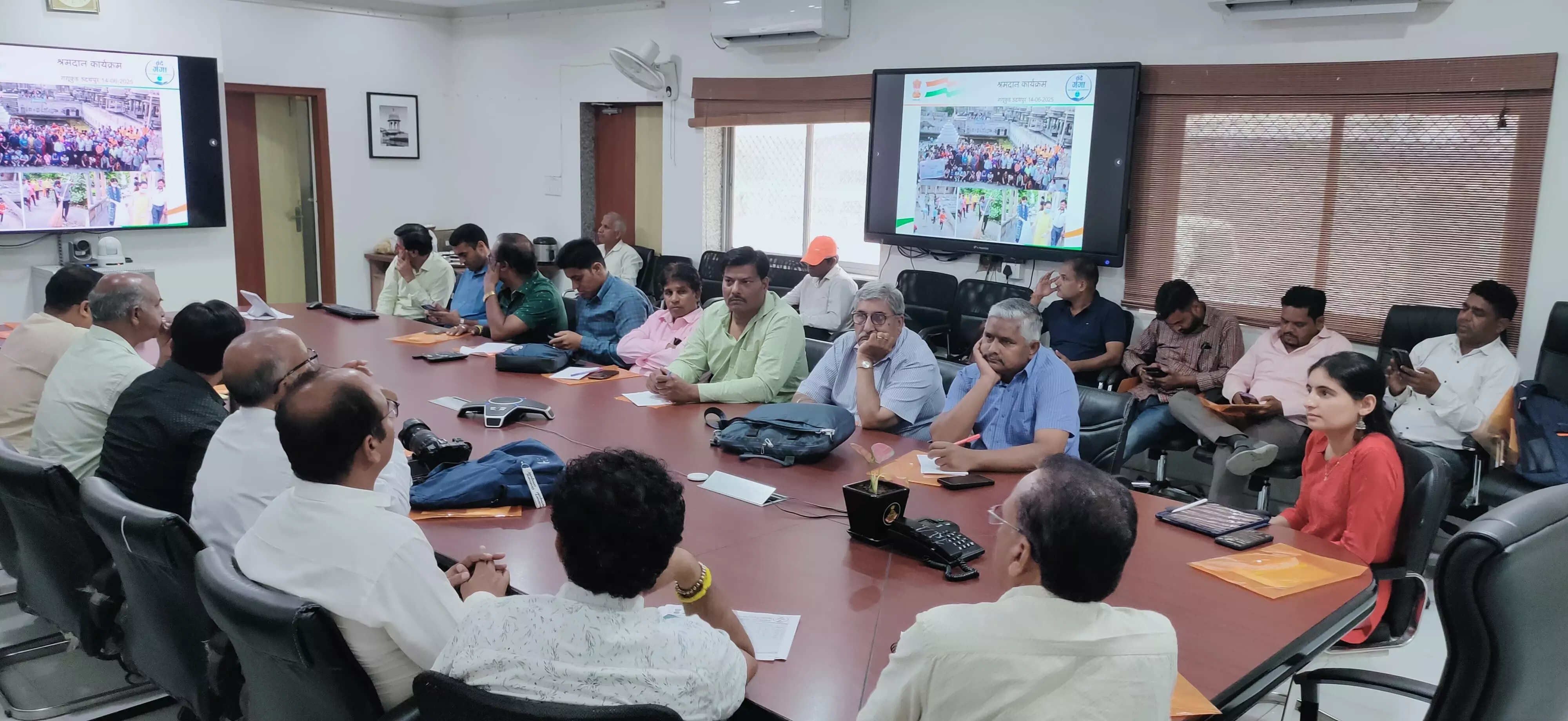 जिले में कार्यों और उनके महत्व से मीडिया को कराया रूबरू जिले में कार्यों और उनके महत्व से मीडिया को कराया रूबरू