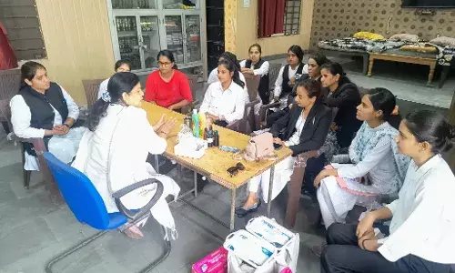 कोर्ट में महिला अधिवक्ताओं ने स्वास्थ्य विशेषज्ञ सुनीता से जानीं स्त्री रोग व संक्रमण से बचाव की बारीकियां