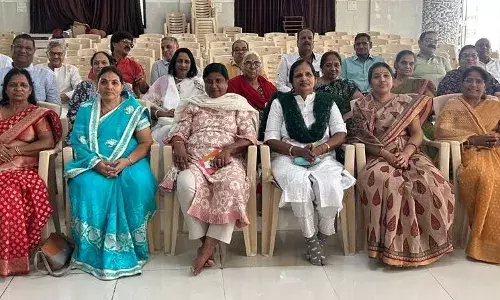 अहमदाबाद प्लेन क्रैश हादसे में मारे गए यात्रियों को दी श्रद्धांजलि