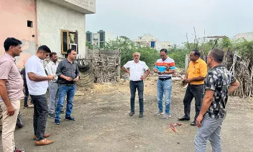 शहर विधायक कोठारी ने पुलिस अधिकारियों के साथ थाना गांधीनगर भवन के लिए विभिन्न स्थानों को देखा