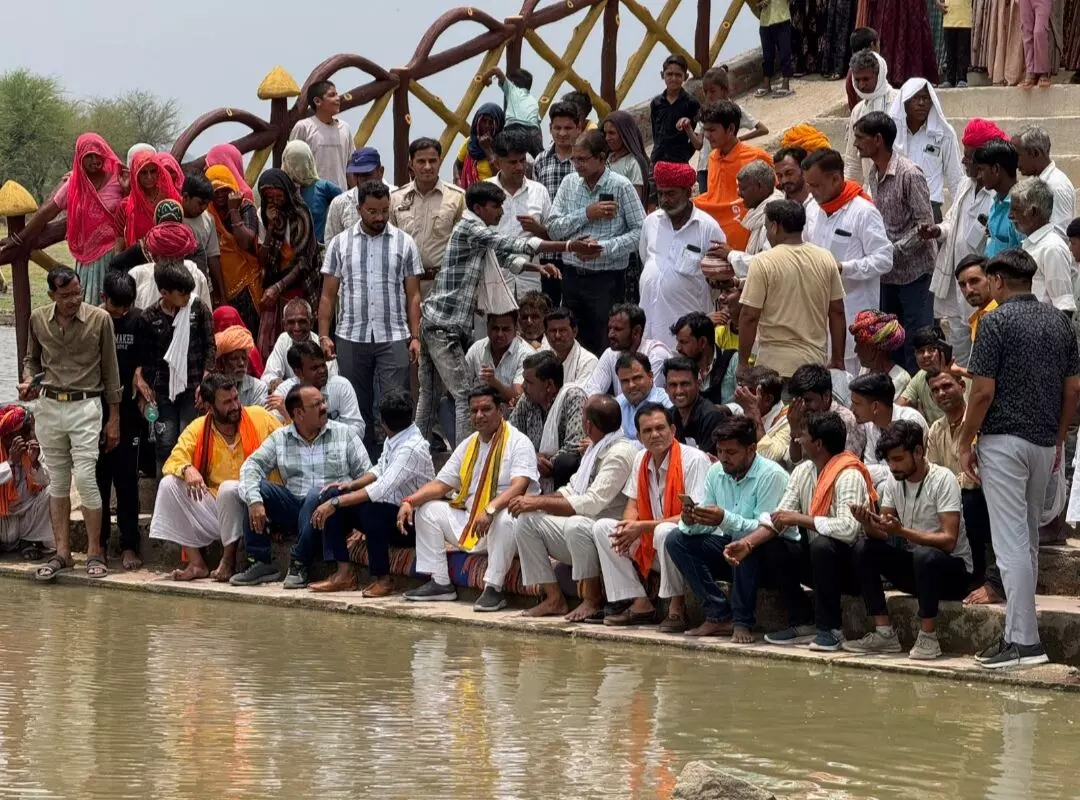 वंदे गंगा जल संरक्षण जन अभियान कार्यक्रम में पौधरोपण कर जल संरक्षण व स्वच्छता का लिया संकल्प वंदे गंगा जल संरक्षण जन अभियान कार्यक्रम में पौधरोपण कर जल संरक्षण व स्वच्छता का लिया संकल्प