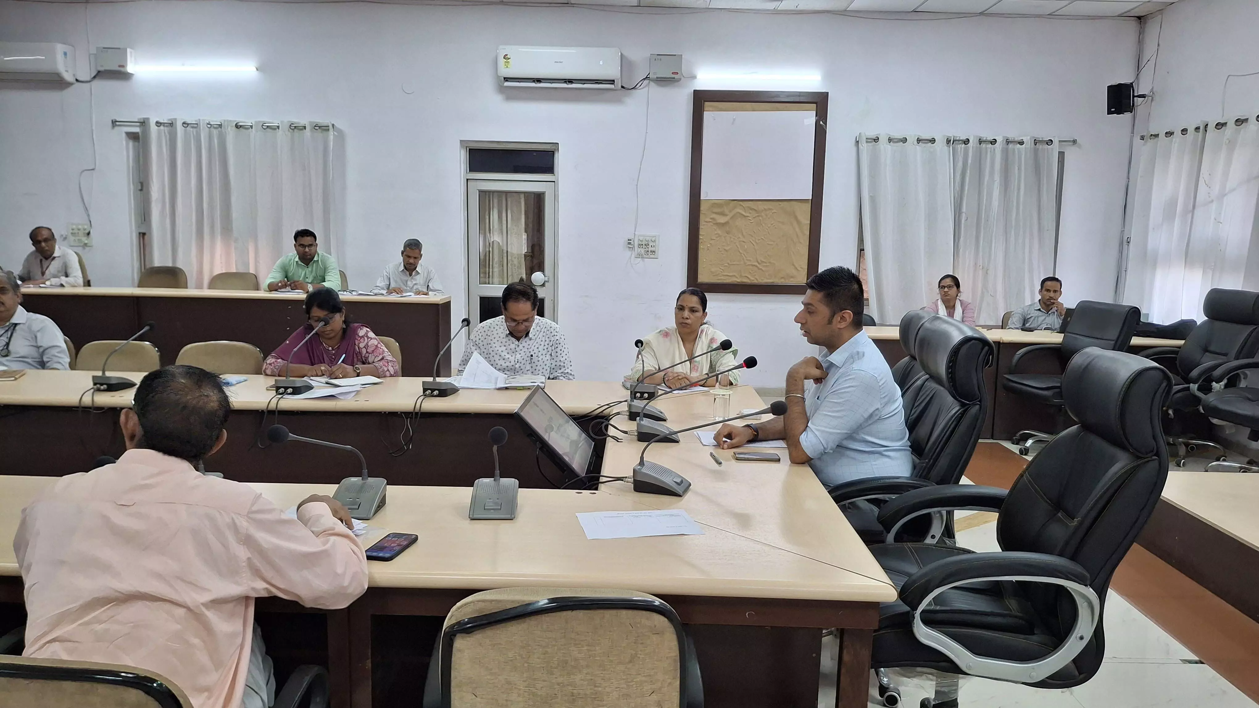 अंतर्राष्ट्रीय योग दिवस पर आमजन की सहभागिता बढ़ाकर आयोजन को बनाये सफल- जिला कलक्टर अंतर्राष्ट्रीय योग दिवस पर आमजन की सहभागिता बढ़ाकर आयोजन को बनाये सफल- जिला कलक्टर