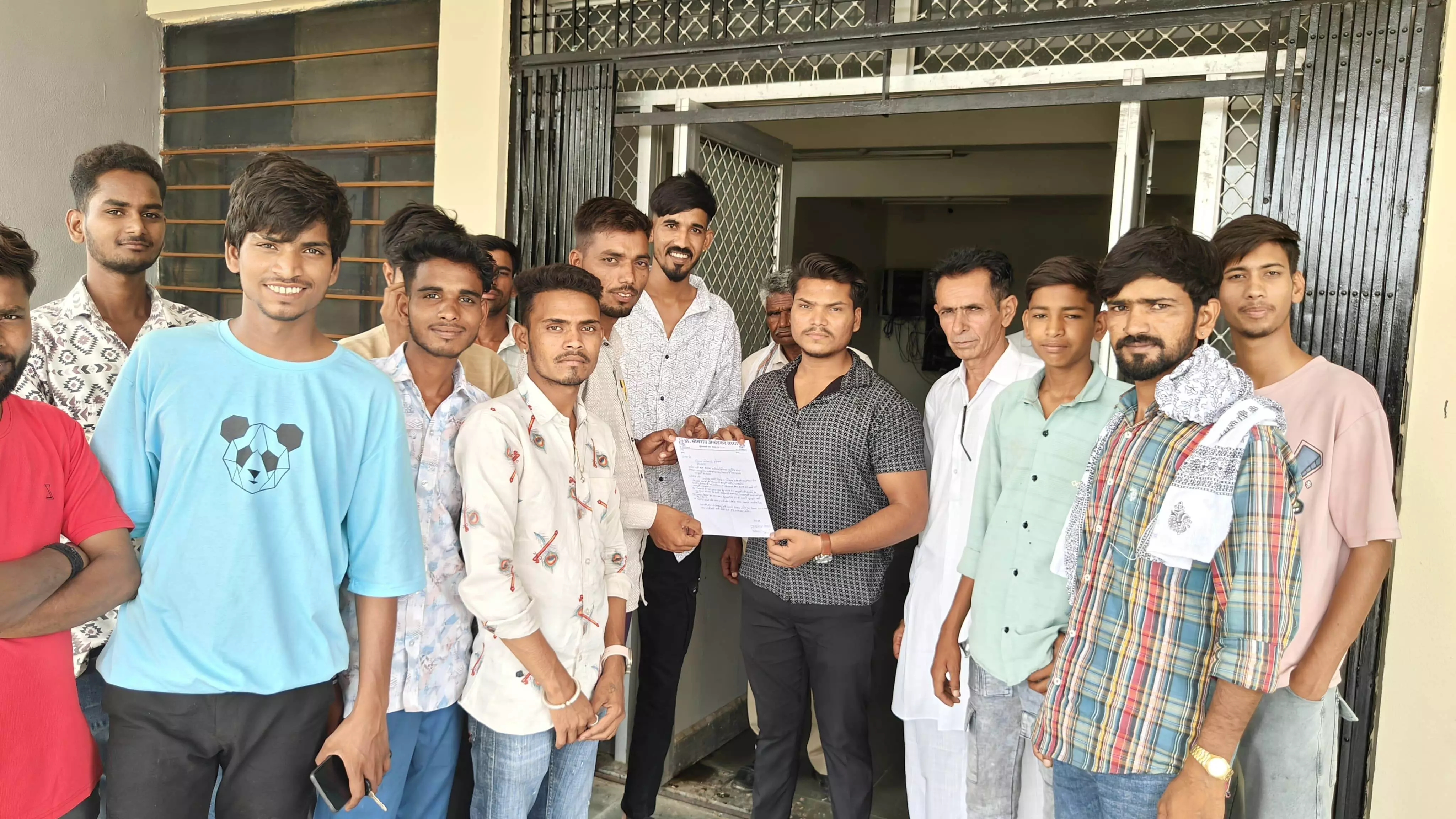 पेयजल समस्या को लेकर भीम आर्मी अध्यक्ष ने दी उग्र आंदोलन व चक्का जाम करने की चेतावनी पेयजल समस्या को लेकर भीम आर्मी अध्यक्ष ने दी उग्र आंदोलन व चक्का जाम करने की चेतावनी