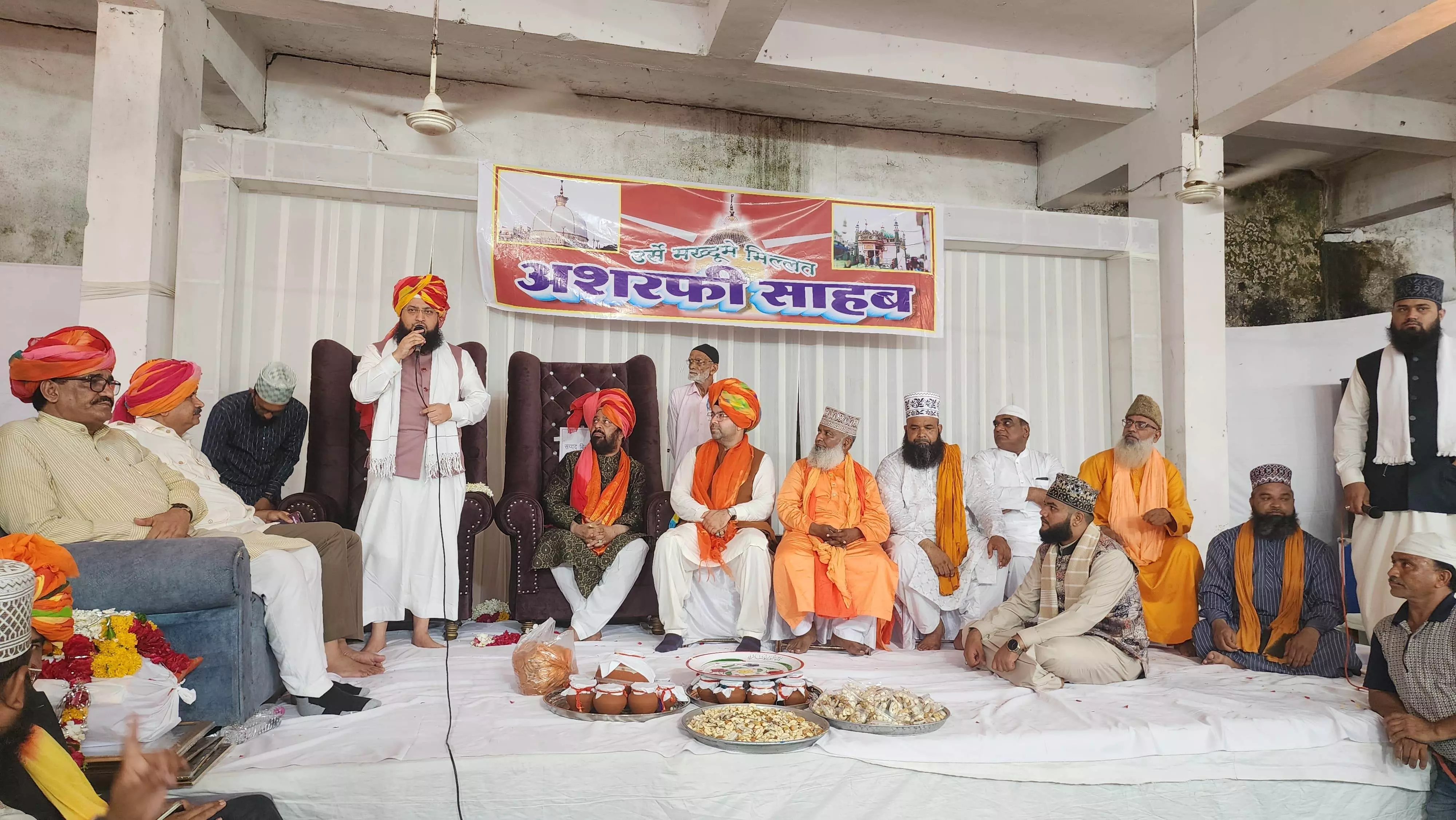 कुल की रस्म के साथ अशरफी सा. के उर्स का समापन