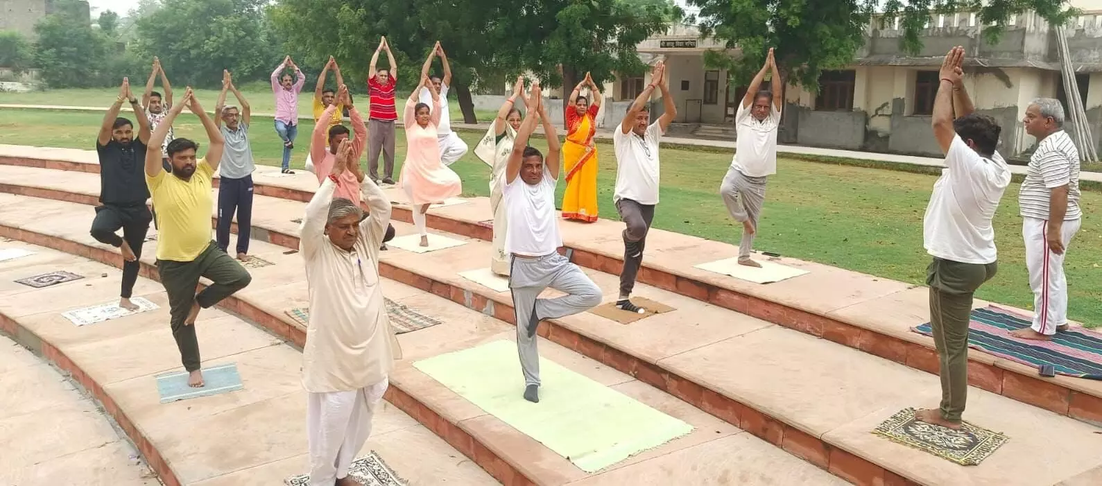 अंतर्राष्ट्रीय योग दिवस की तैयारी को लेकर भाजपा कार्यकर्ताओं ने किया योगाभ्यास अंतर्राष्ट्रीय योग दिवस की तैयारी को लेकर भाजपा कार्यकर्ताओं ने किया योगाभ्यास
