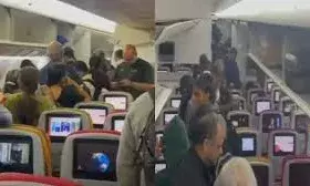 सैन फ्रांसिस्को से मुंबई आ रही फ्लाइट में खराबी, कोलकाता में यात्रियों को उतारा गया सैन फ्रांसिस्को से मुंबई आ रही फ्लाइट में खराबी, कोलकाता में यात्रियों को उतारा गया