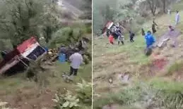 अनियंत्रित होकर खाई में गिरी यात्री बस, एक यात्री की माैत 20 लोग घायल