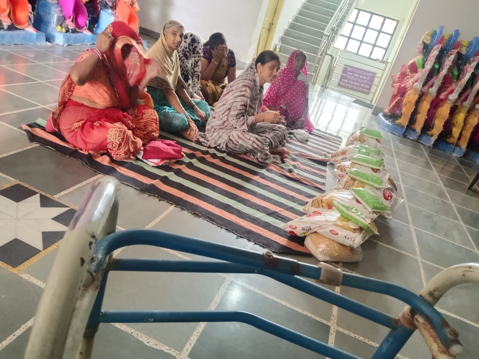 विधवा को भोजन के कीट बांटना ईश्वरीय कार्य - भदादा