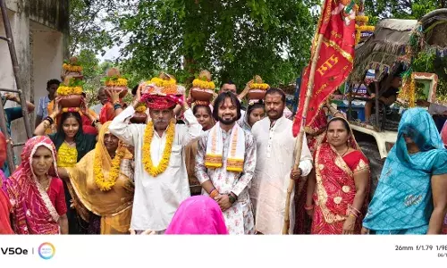 11 जल कलशों की शोभायात्रा निकाली