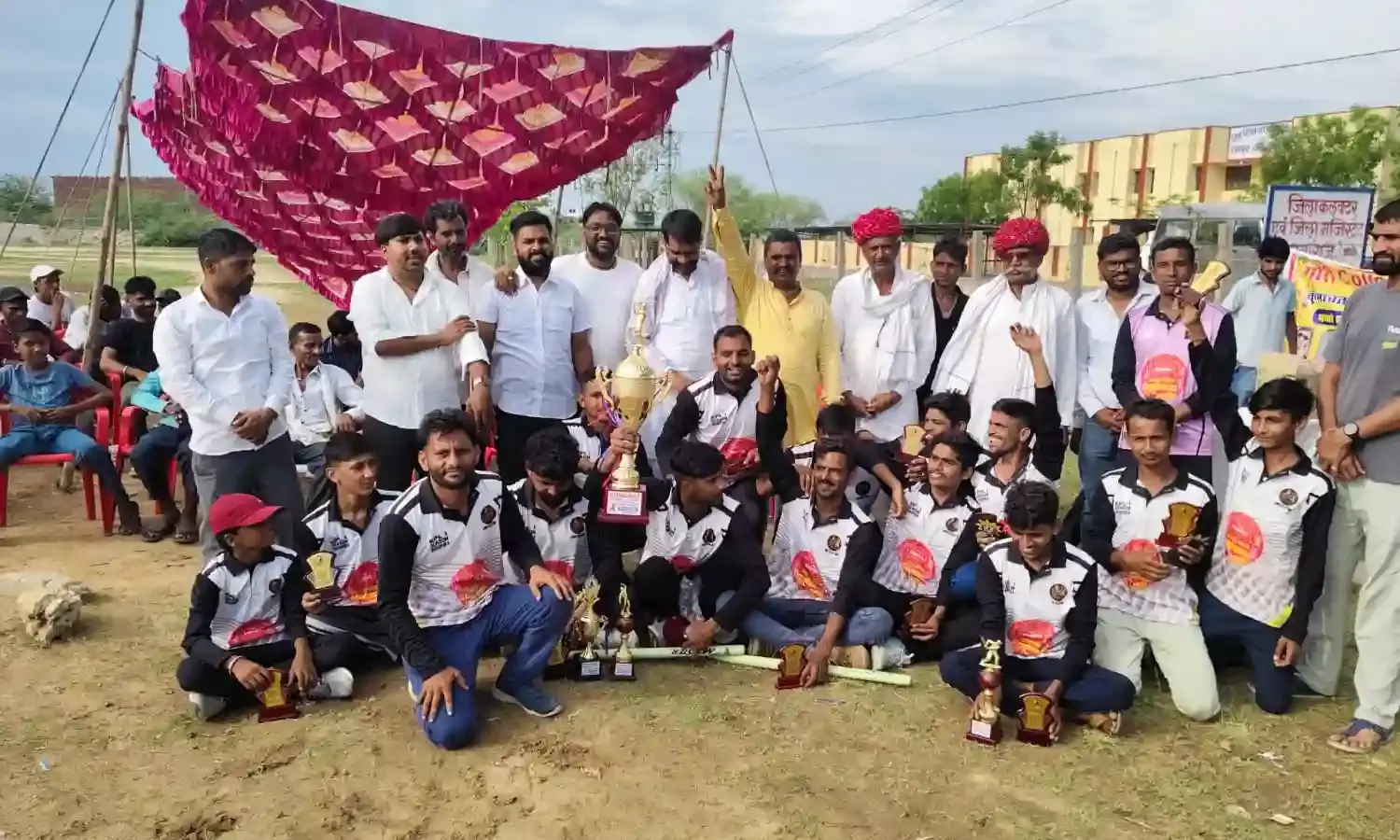 कुमावत प्रीमियर लीग-1 फाइनल में गौरी कलेक्शन टीम फुलियां कलां विजेता, वहीं श्री श्याम क्रिकेट क्लब सरदारपुरा उपविजेता रही