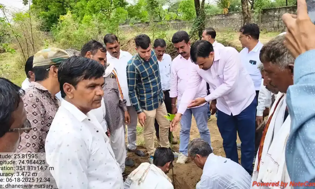 एक पौधा मां के नाम वितरण कार्यक्रम आयोजित