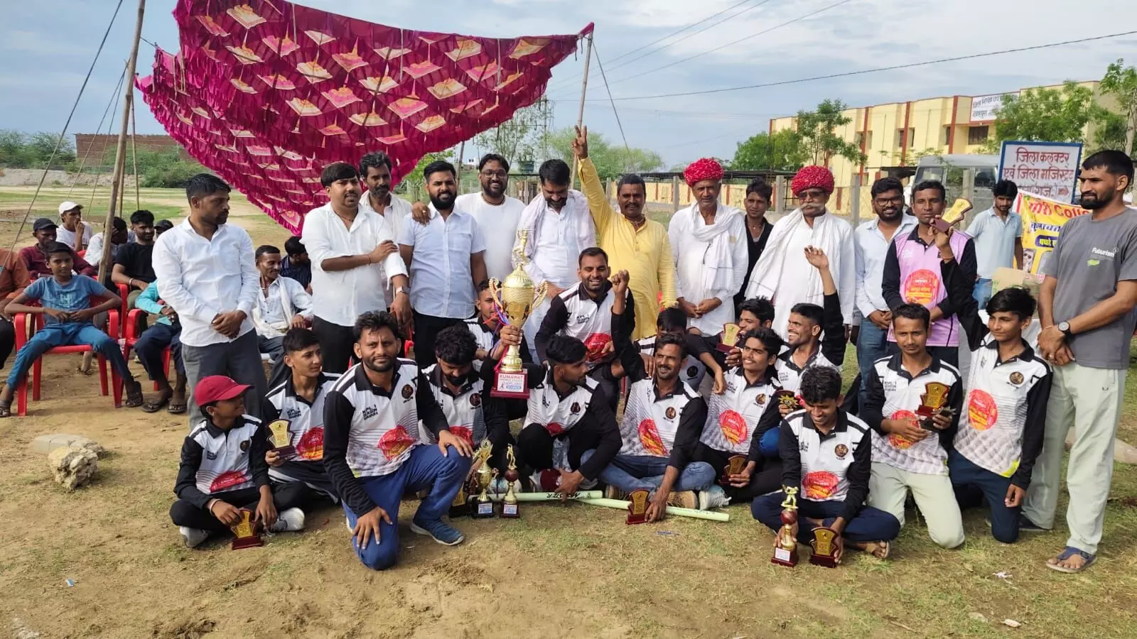 कुमावत प्रीमियर लीग-1 फाइनल में गौरी कलेक्शन टीम फुलियां कलां विजेता, वहीं श्री श्याम क्रिकेट क्लब सरदारपुरा उपविजेता रही