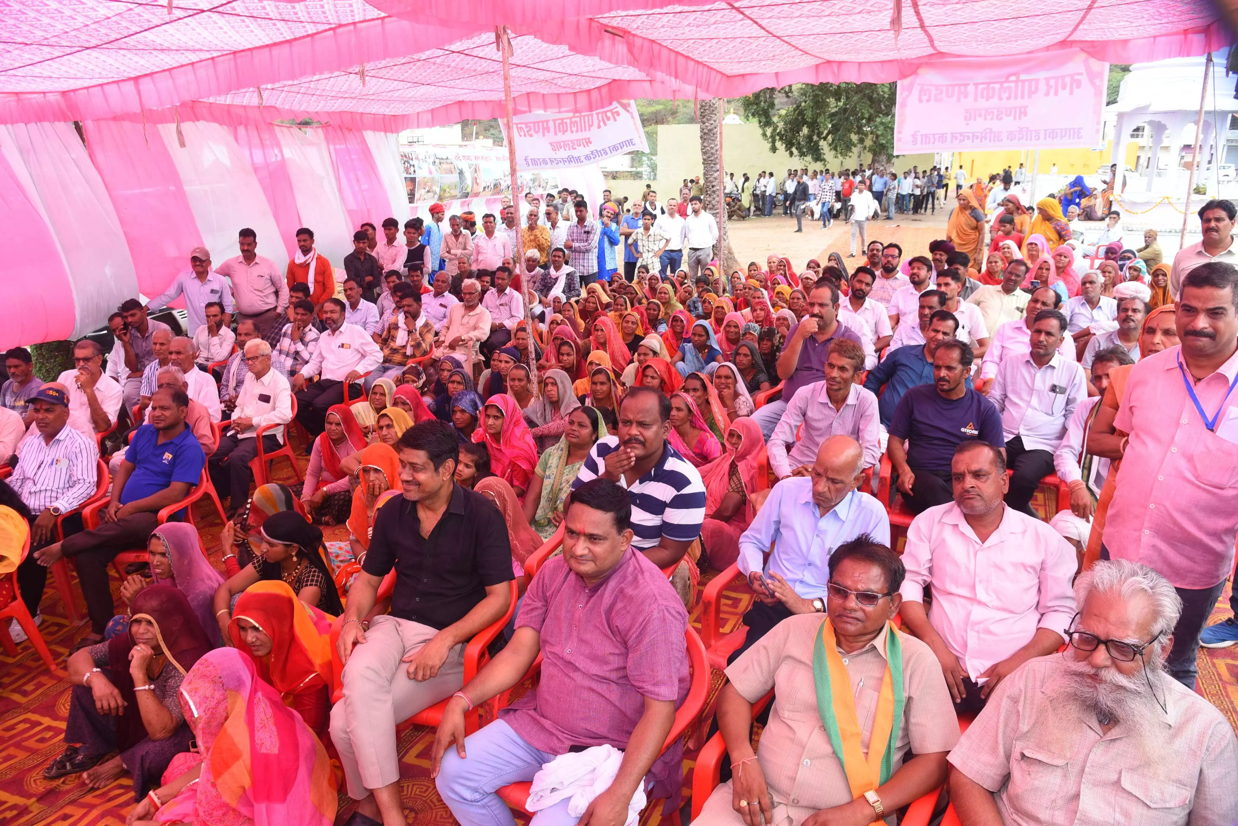 पशुपालन, गोपालन, डेयरी एवं देवस्थान विभाग के मंत्री रहे जिले के मांडलगढ़ क्षेत्र के दौरे पर पशुपालन, गोपालन, डेयरी एवं देवस्थान विभाग के मंत्री रहे जिले के मांडलगढ़ क्षेत्र के दौरे पर