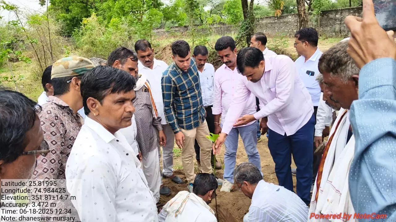 एक पौधा मां के नाम वितरण कार्यक्रम आयोजित एक पौधा मां के नाम वितरण कार्यक्रम आयोजित