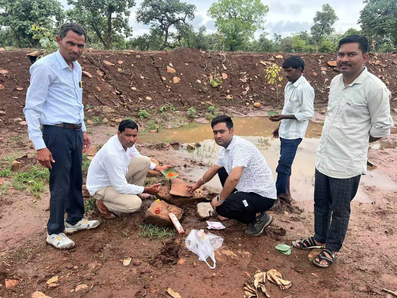 वंदे गंगा जल संरक्षण जन अभियान के अंतर्गत वन विभाग की विभिन्न रेंजों में जागरूकता एवं संरचनात्मक कार्यक्रम आयोजित वंदे गंगा जल संरक्षण जन अभियान के अंतर्गत वन विभाग की विभिन्न रेंजों में जागरूकता एवं संरचनात्मक कार्यक्रम आयोजित