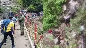 केदारनाथ यात्रा में दर्दनाक हादसा: खाई में गिरे यात्रियों में दो की मौत, एक अब भी लापता केदारनाथ यात्रा में दर्दनाक हादसा: खाई में गिरे यात्रियों में दो की मौत, एक अब भी लापता