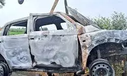 पुलिया से टकराकर पलटी कार  आग लगने से पांच लोग जिंदा जले