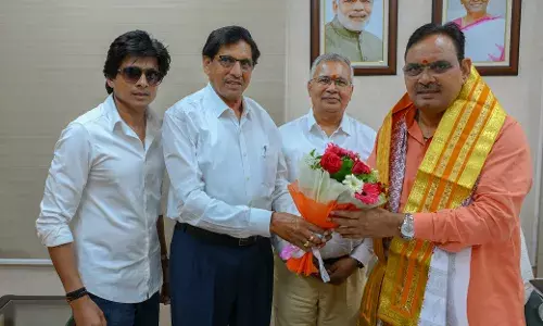 लघु उद्योग भारती चित्तौड़ प्रांत के जाजू व उद्यमी संघवी ने मुख्यमंत्री से की भेंट लघु उद्योग भारती चित्तौड़ प्रांत के जाजू व उद्यमी संघवी ने मुख्यमंत्री से की भेंट