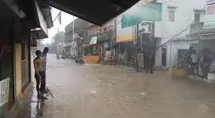 मानसून की एंट्री के साथ ही एमपी में झमाझम बारिश का दौर शुरू,नदी नाले उफान पर मानसून की एंट्री के साथ ही एमपी में झमाझम बारिश का दौर शुरू,नदी नाले उफान पर