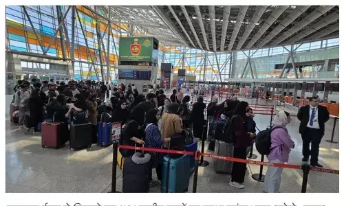 ईरान से निकाले गए 110 भारतीय छात्रों का जत्था पहुंचा भारत, खुशी से झूम उठे घरवाले