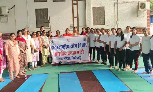 अंतरराष्ट्रीय योग दिवस को लेकर महिला मंडल का विशेष योगाभ्यास हुआ