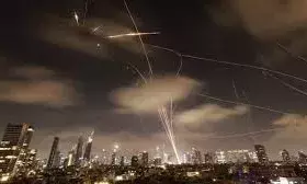 सातवें दिन भयंकर लड़ाई, ईरान के हमले से दहला इजराइल, तेल अवीव ने दी खामेनेई को बड़ी धमकी