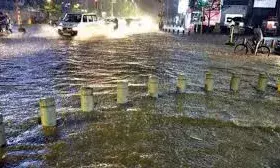अहमदाबाद, वापी में भारी बारिश, घरों-दुकानों में पानी घुसा:5 जिलों में रेड अलर्ट; जयपुर में सड़कें लबालब, बूंदी के अस्पताल में पानी भरा