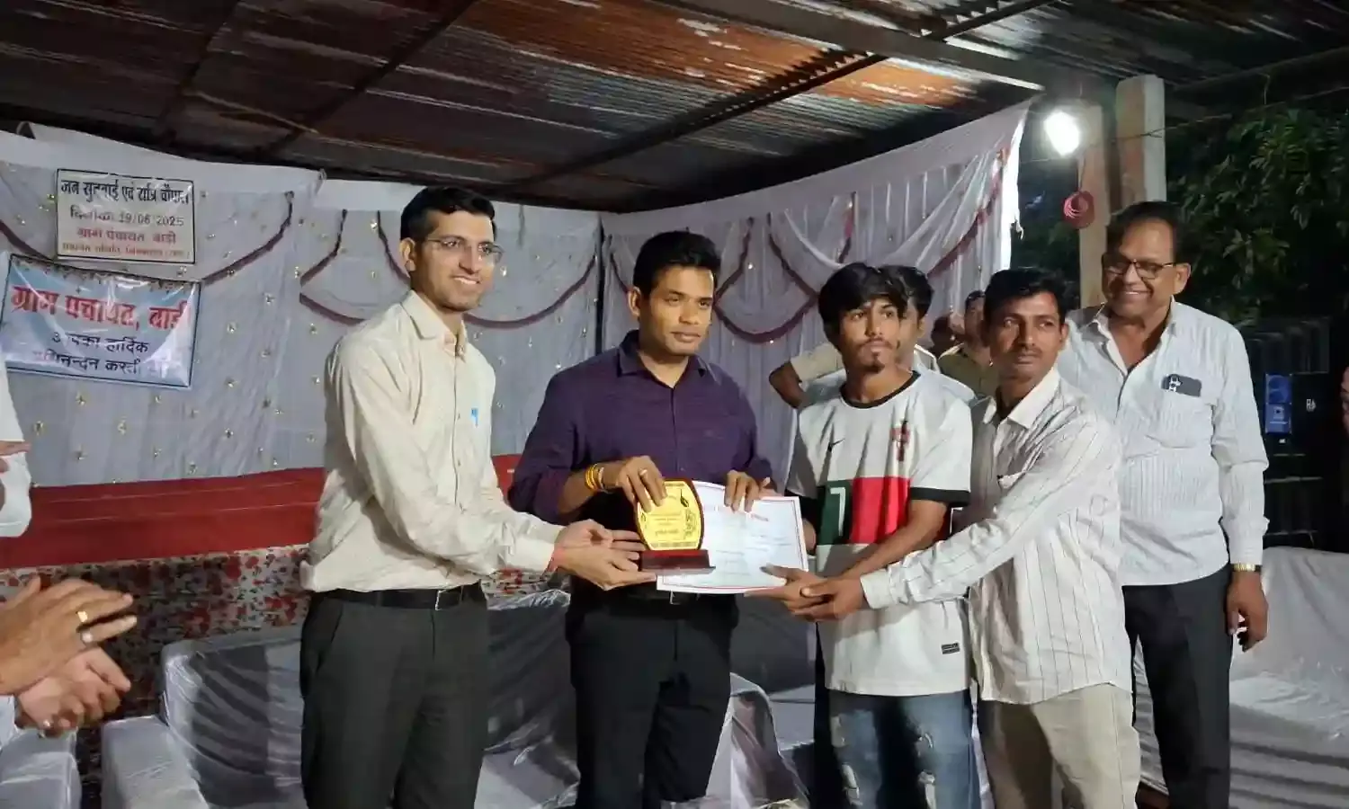 बाड़ी चौपाल में ग्रामीणों की समस्याओं का हुआ त्वरित समाधान