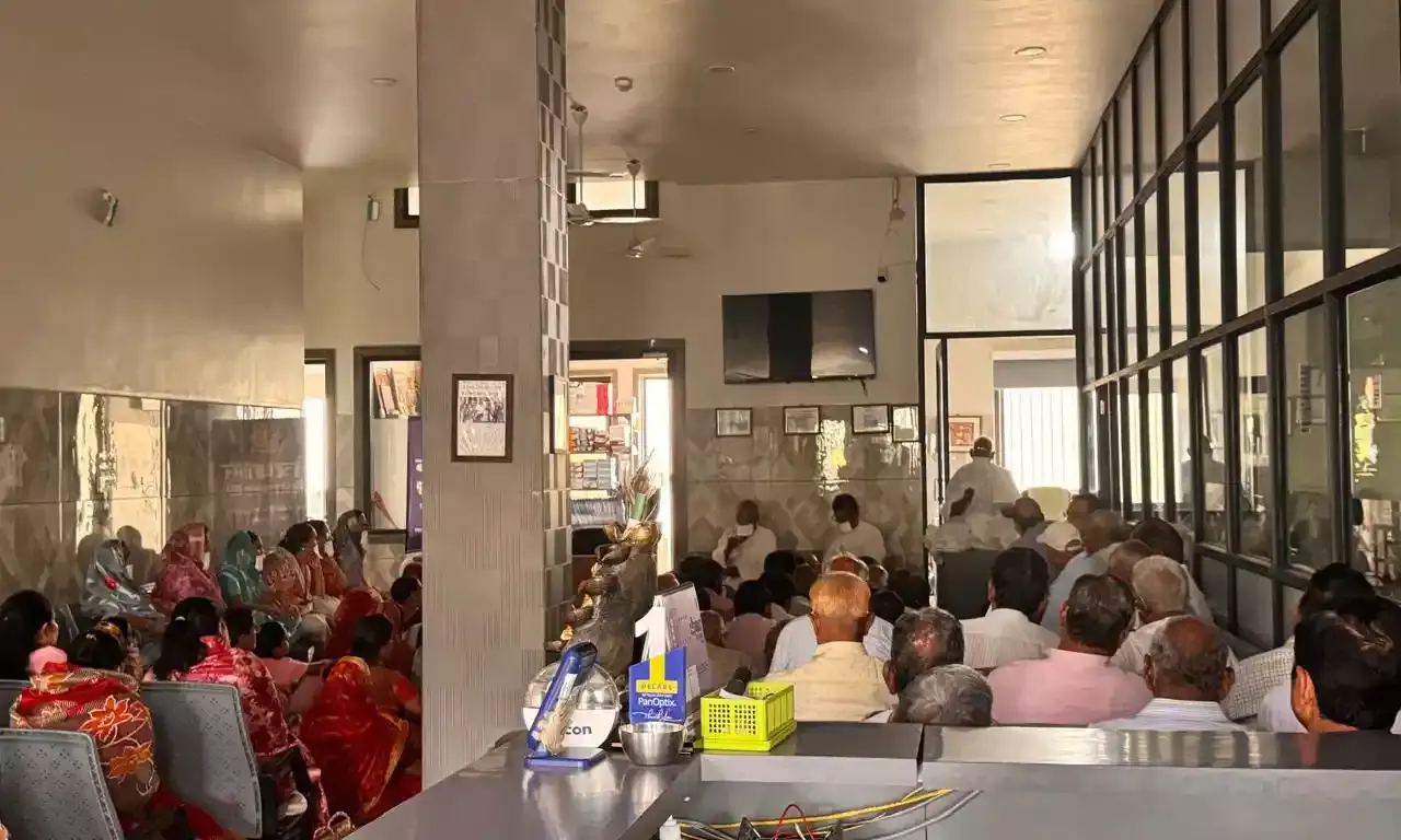 नेत्रधाम में हुआ जैनाचार्य ज्ञानचंद्र महाराज का प्रवचन नेत्रधाम में हुआ जैनाचार्य ज्ञानचंद्र महाराज का प्रवचन