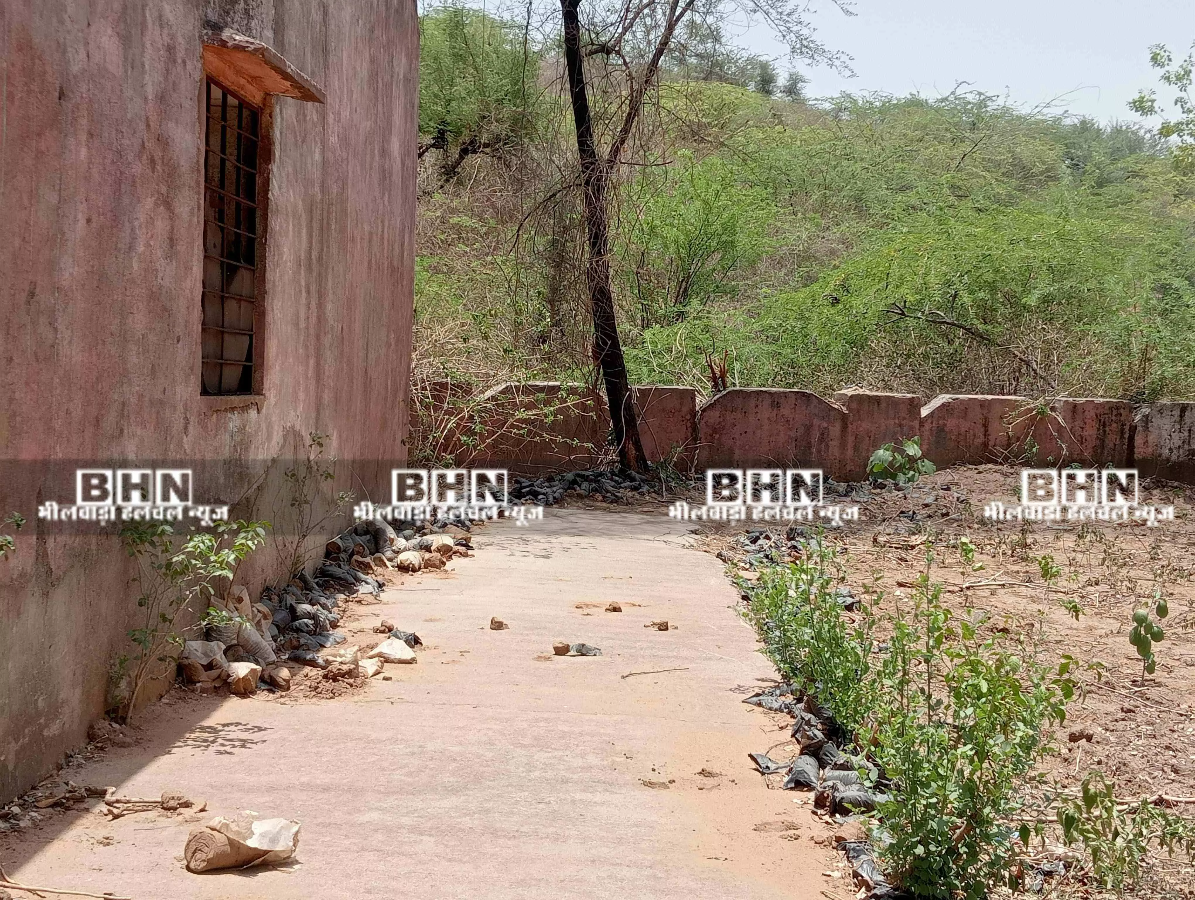 पर्यावरण संरक्षण के नाम पर लाखों रुपए खर्च पर कई पौधे बिना लगाए ही छोड़े पर्यावरण संरक्षण के नाम पर लाखों रुपए खर्च पर कई पौधे बिना लगाए ही छोड़े