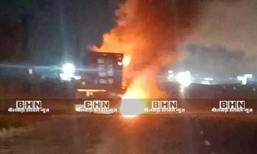 रायला हाईवे पर ट्रक में लगी आग, चालक ने कूदकर बचाई जान